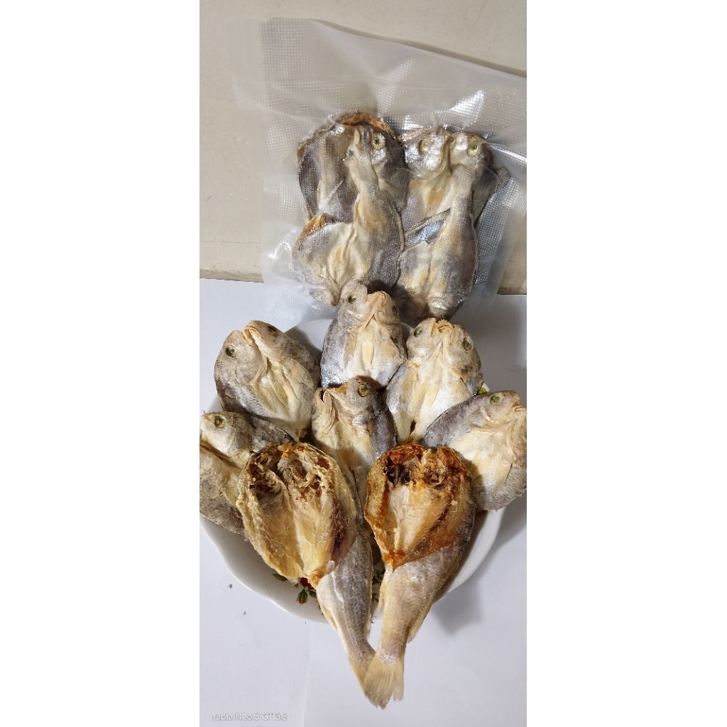 

IKAN ASIN KEPALA BATU BELAH HARGA 1 ONS / 100 GRAM