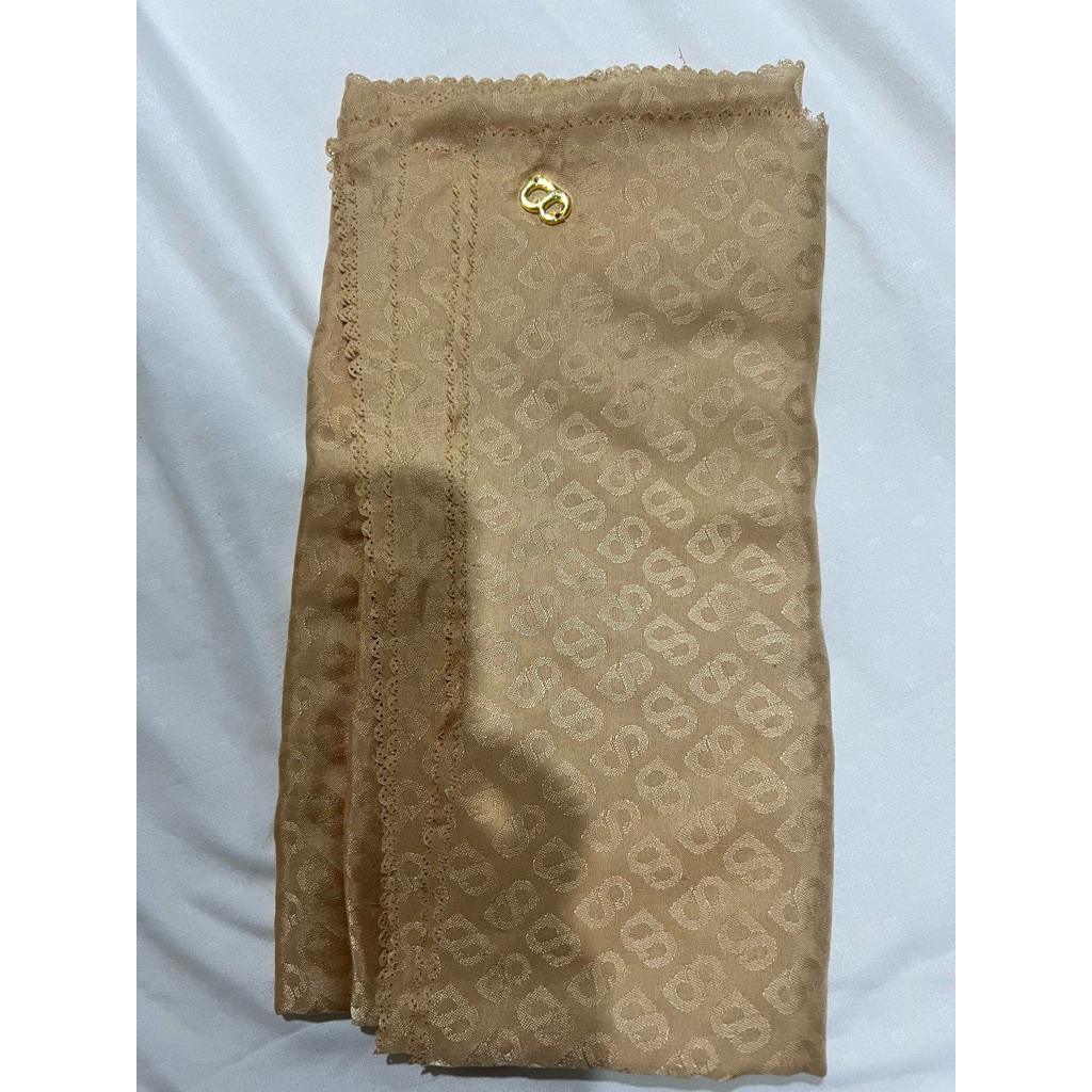 Buttonscraves  Everday Tapis Embos