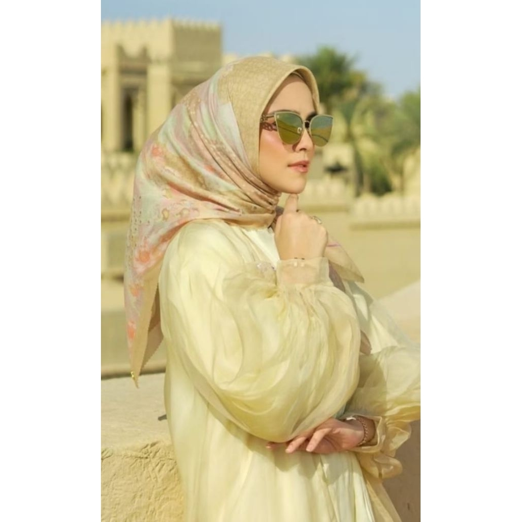 NEW Arabian Night Golden Lamp Buttonscarves
