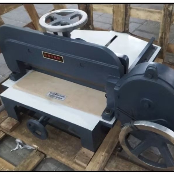 

Mesin Potong kertas Star bekas Pemotong Kertas A3 Manual 1rim star seken second Star Brand Paper Cutting Machine