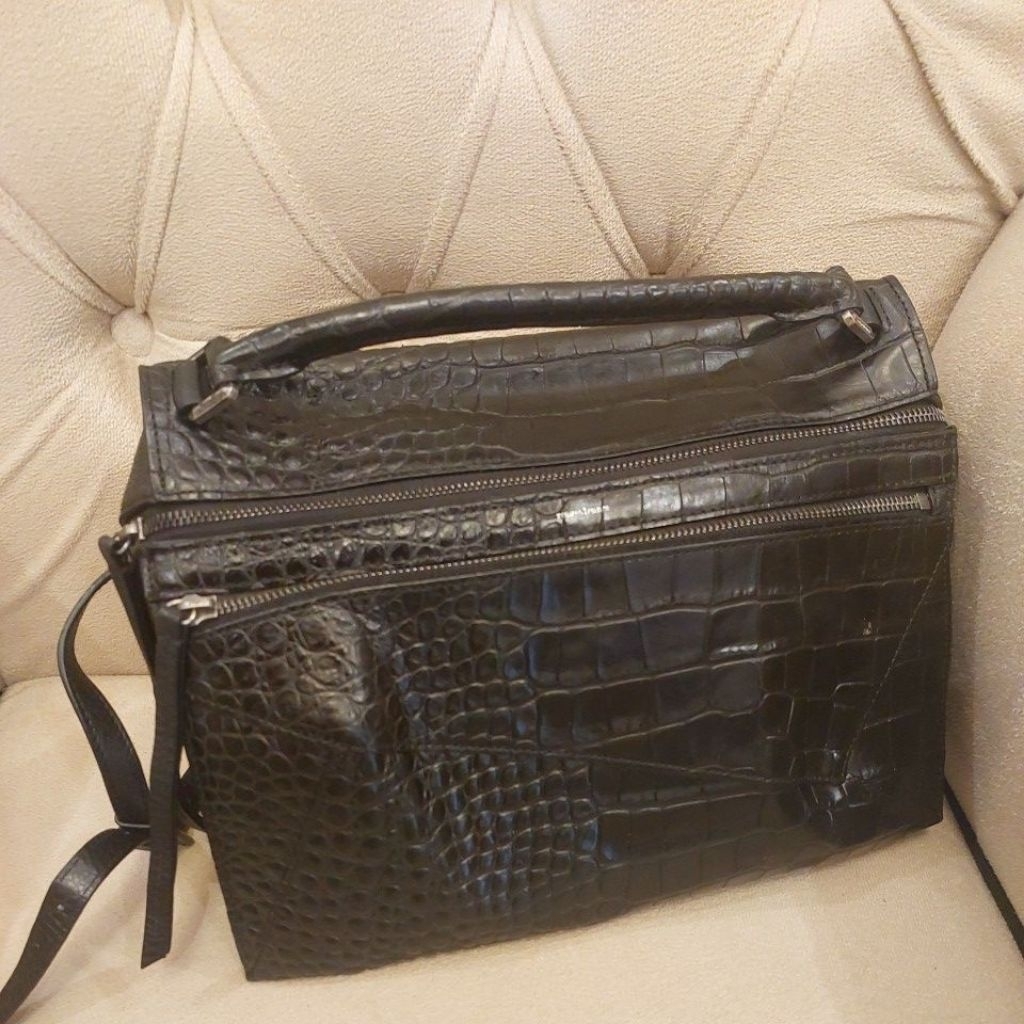 ROUGE N LOUNGE SLING BAG