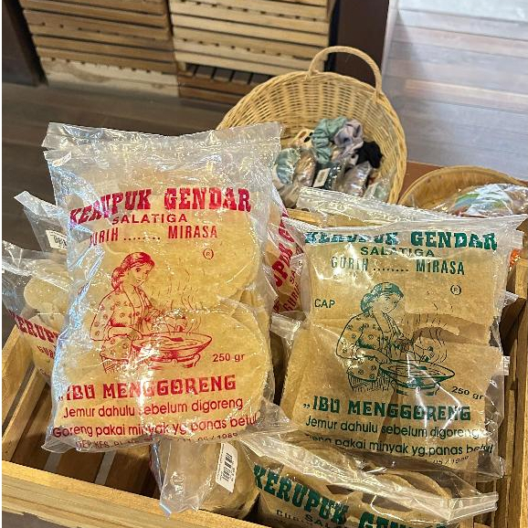 Krupuk Gendar Salatiga Cap Ibu Menggoreng Bentuk Bulat / Kotak 250gr