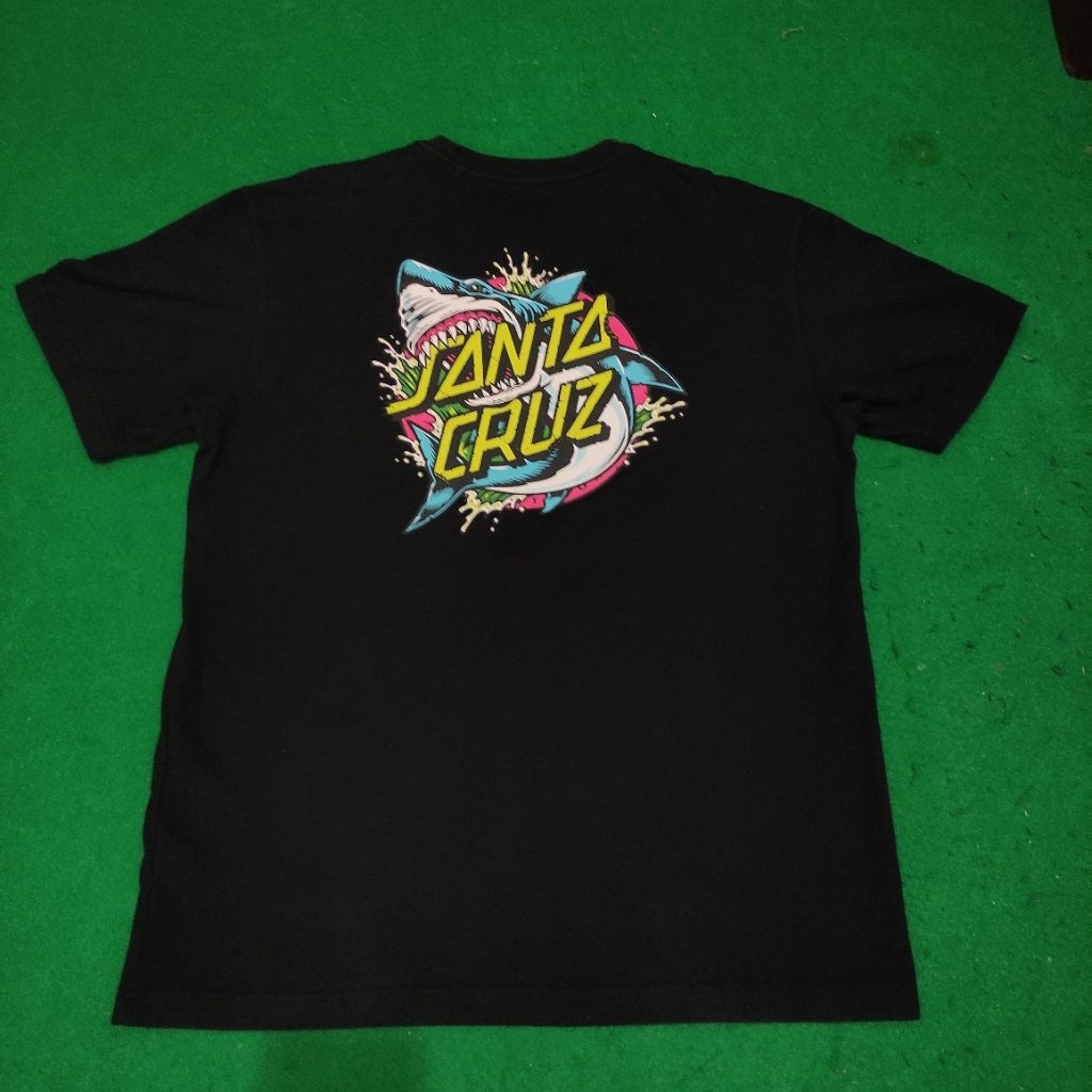 Kaos New Era X Santa Cruz Hiu Black Size Fit XL