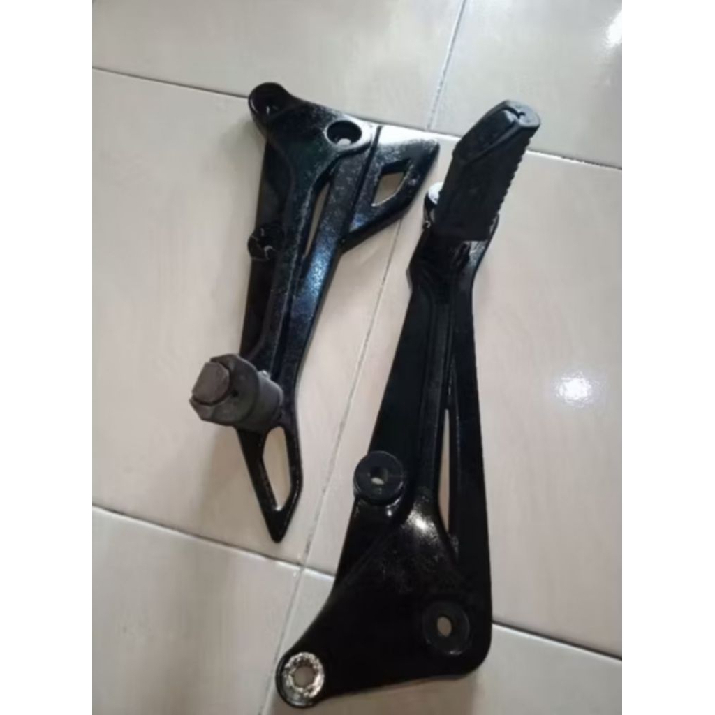 Footstep Belakang Smash Titan Original Copotan