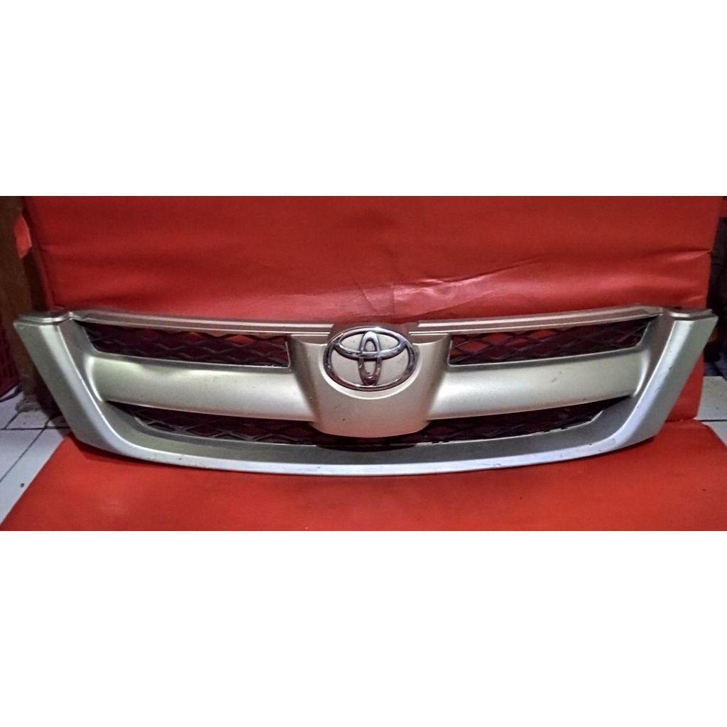 Grill grille depan Toyota kijang Innova th. 2007-2010 Original