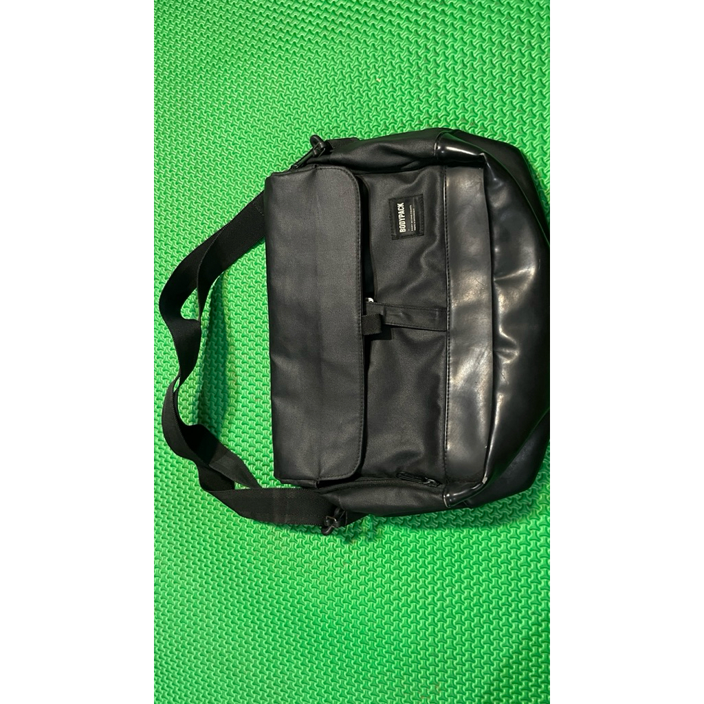Tas Selempang Laptop Bodypack Modest 2.1 Laptop Shoulder Bag