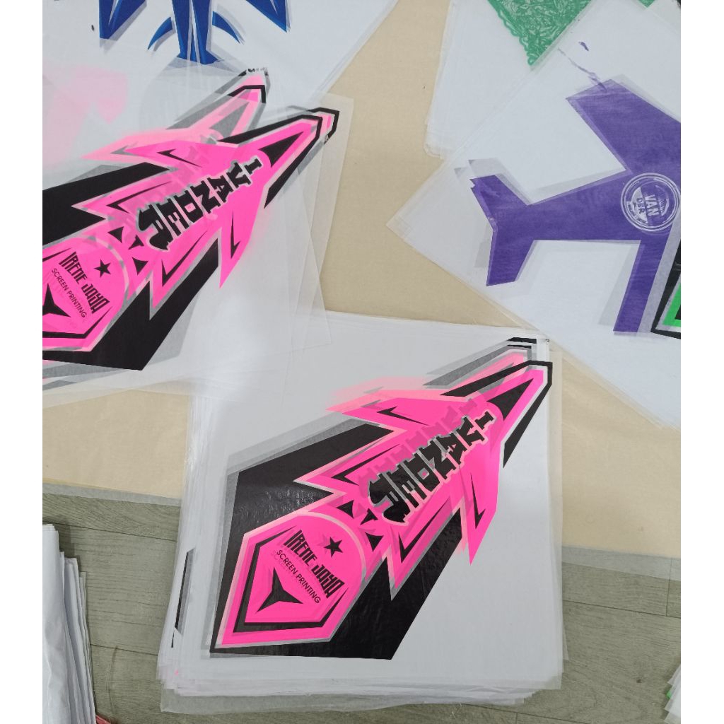 kertas layangan sukhoi stabilo 2 warna pink x hitam