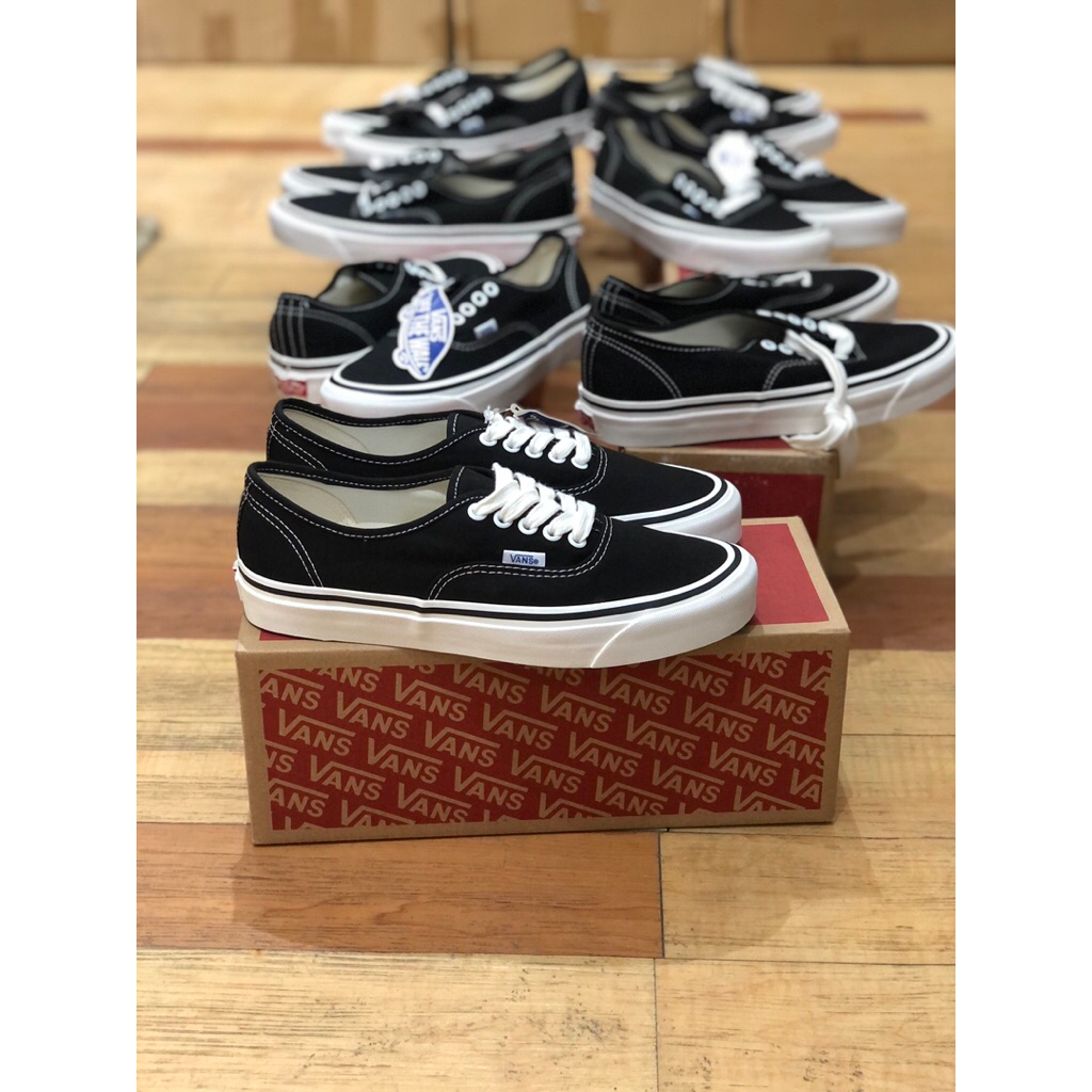 Vans* Authentic Dx*