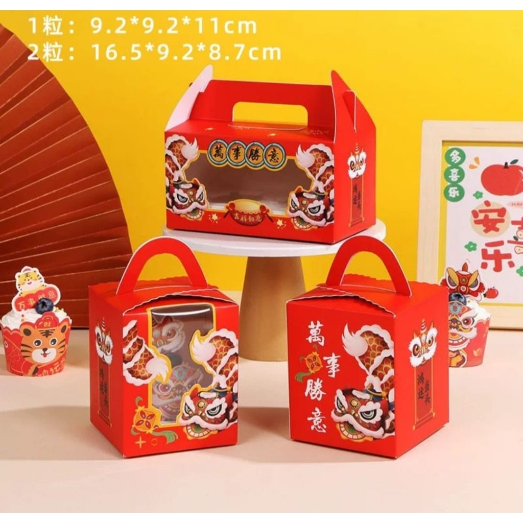 

Box Imlek 1 toples 350gr CNY Box Imlek 1 jar 600ml Box Imlek Kuker Box Imlek Cookies Box Imlek Cup cake Box Imlek 1 cupcake Dus Kue Imlek Kotak Kue Imlek Box cupcake Imlek Box hamper imlek box parcel imlek gable box imlek cookies bOx Imlek cupcake isi 2
