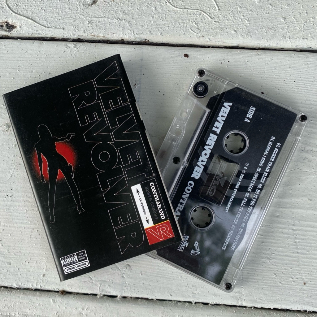 KASET PITA VELVET. REVOLVER - CONTRA.BAND