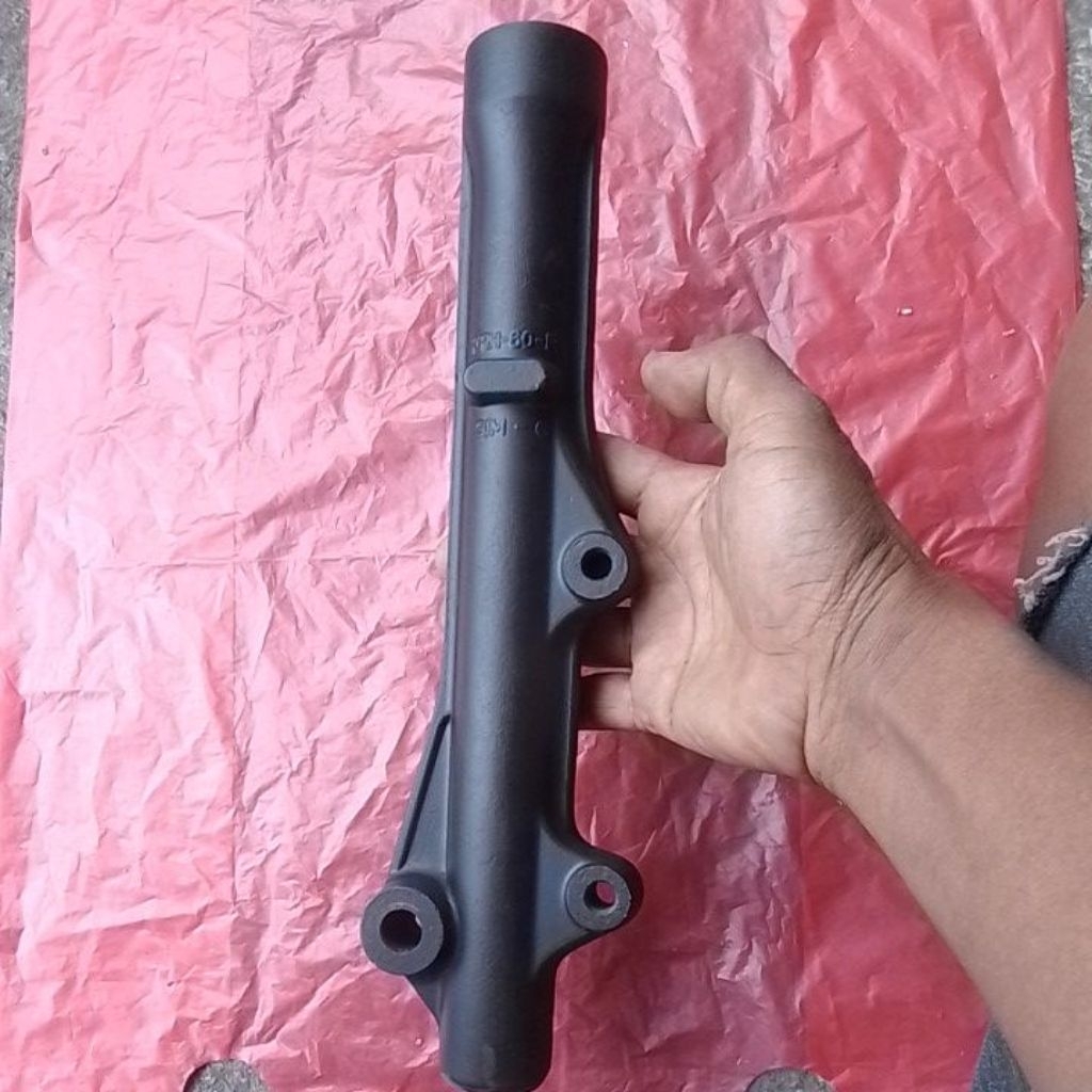 BOTTOM TABUNG SHOCK DEPAN KANAN SUPRA X 125/ KARISMA