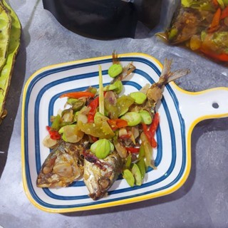 

Lauk TUMIS OSENG IKAN PEDA Pedak Asin Pete Matang Mateng Ready to eat masakan dibuat oleh chef berpengalaman