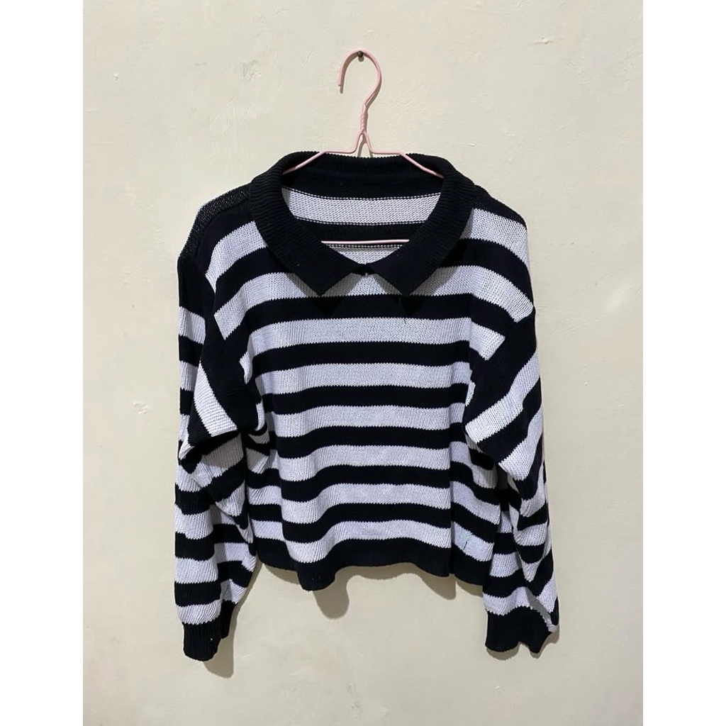 Sweater garis hitam putih