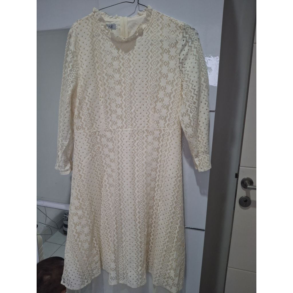 midi dress / tunik brukat warna cream