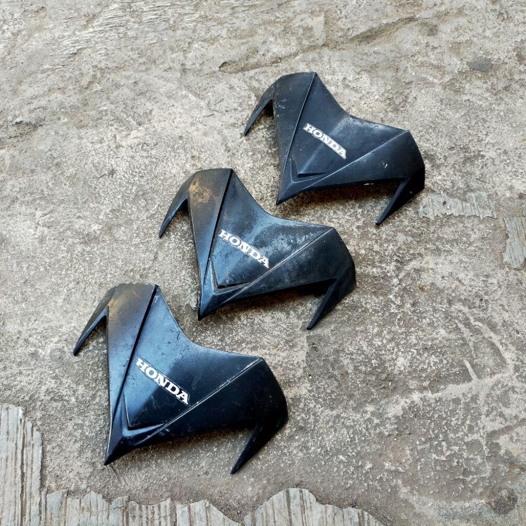 Visor Bodi Body Cover Batok Kepala Lampu Depan Honda Supra x 125 New Original Bekas