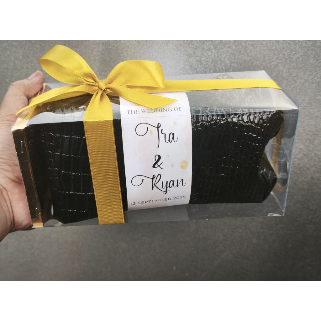 Souvenir pouch makeup