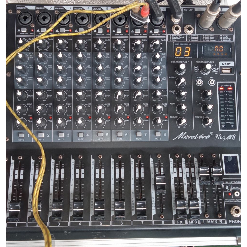 Mixer Microverb NeoM8 bekas normal