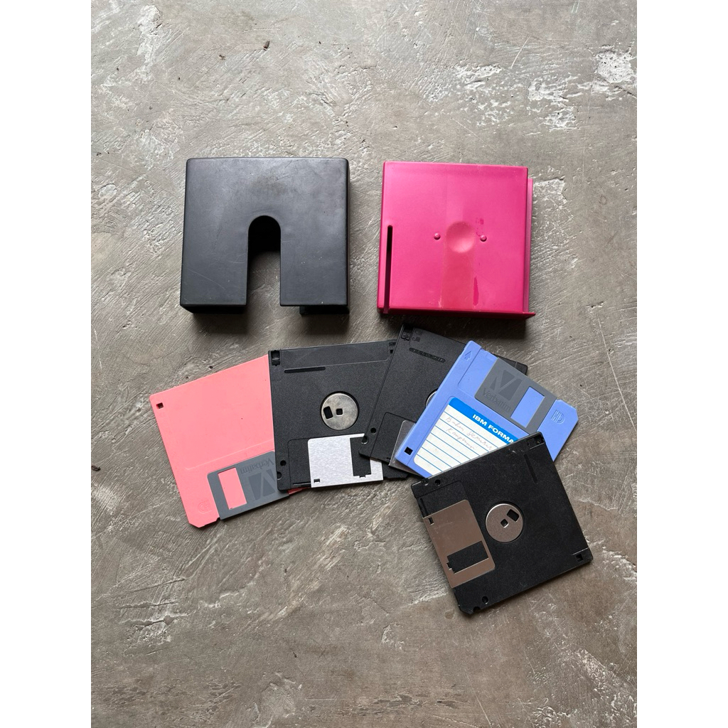 Kaset disket Jadul dengan cover