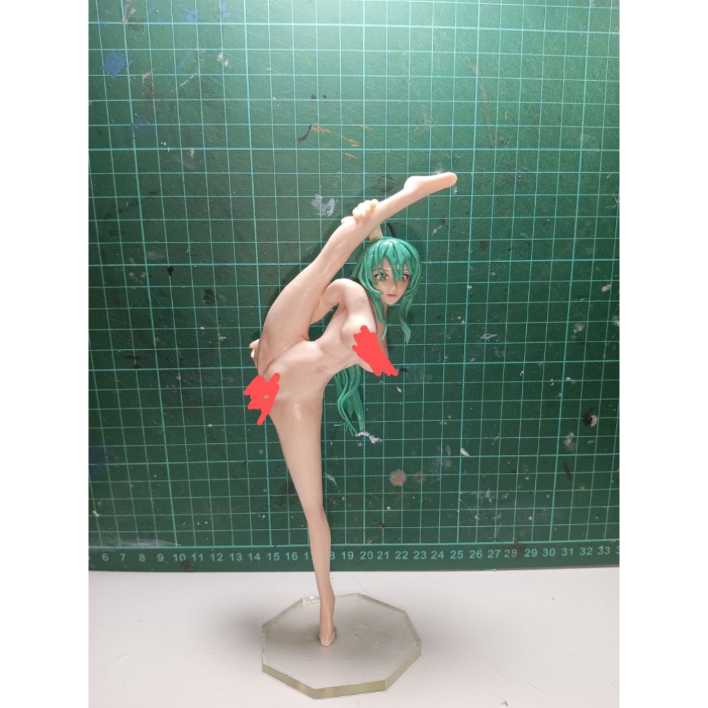 figure sexy rambut hijau