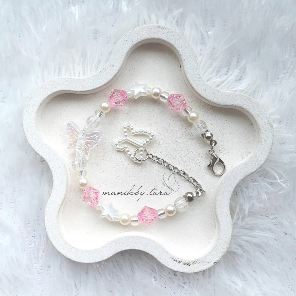 Gelang manik-manik kupu pink aesthetic