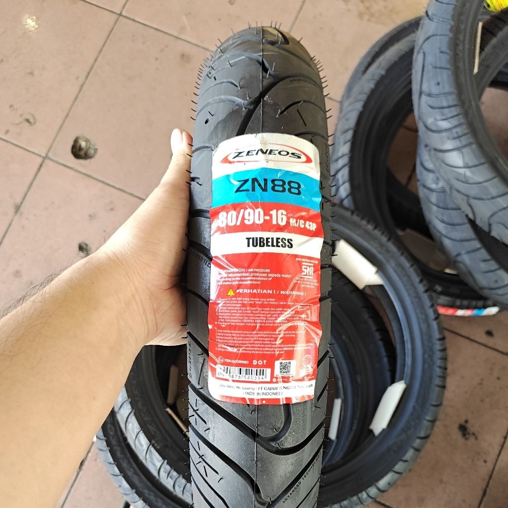 Ban luar zeneos tubeless 80/90-16 zn88