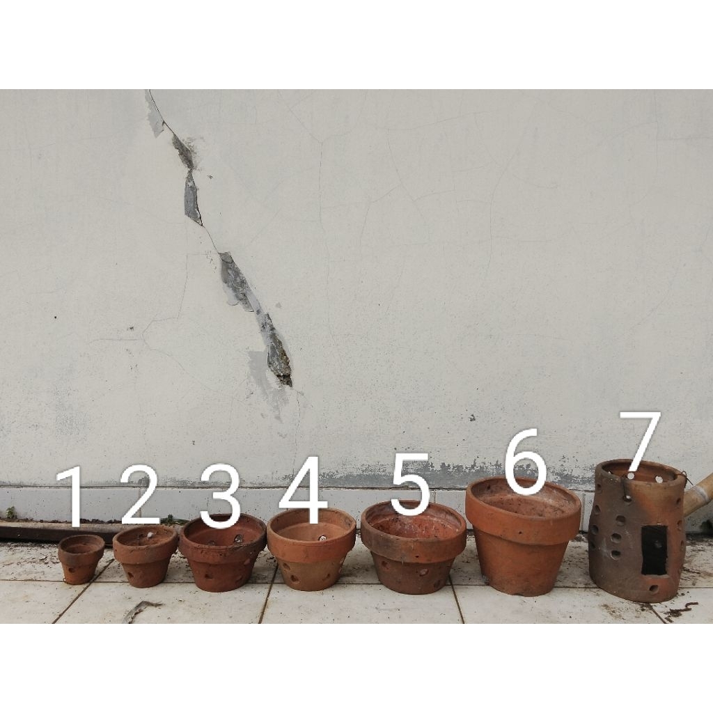 Pot Anggrek Tanah Liat