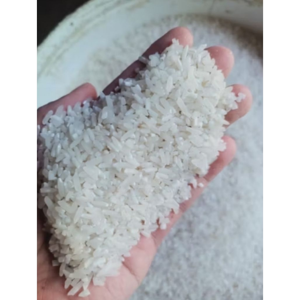 

Beras lokal berat bulat 1kg enak pulen