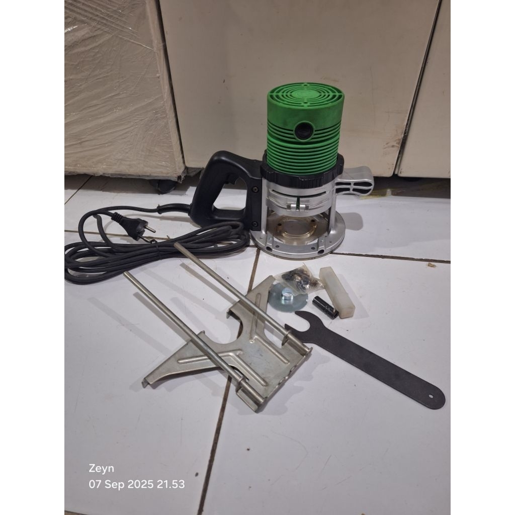 mesin Router Hitachi M 12SB madein japan