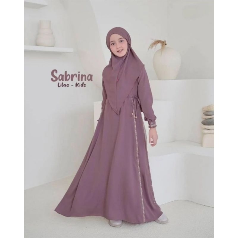 Gamis Anak Perempuan Sabrina Kids Syar’i Set Polos – Include Khimar, Bahan Crinkle Airflow, Nyaman &