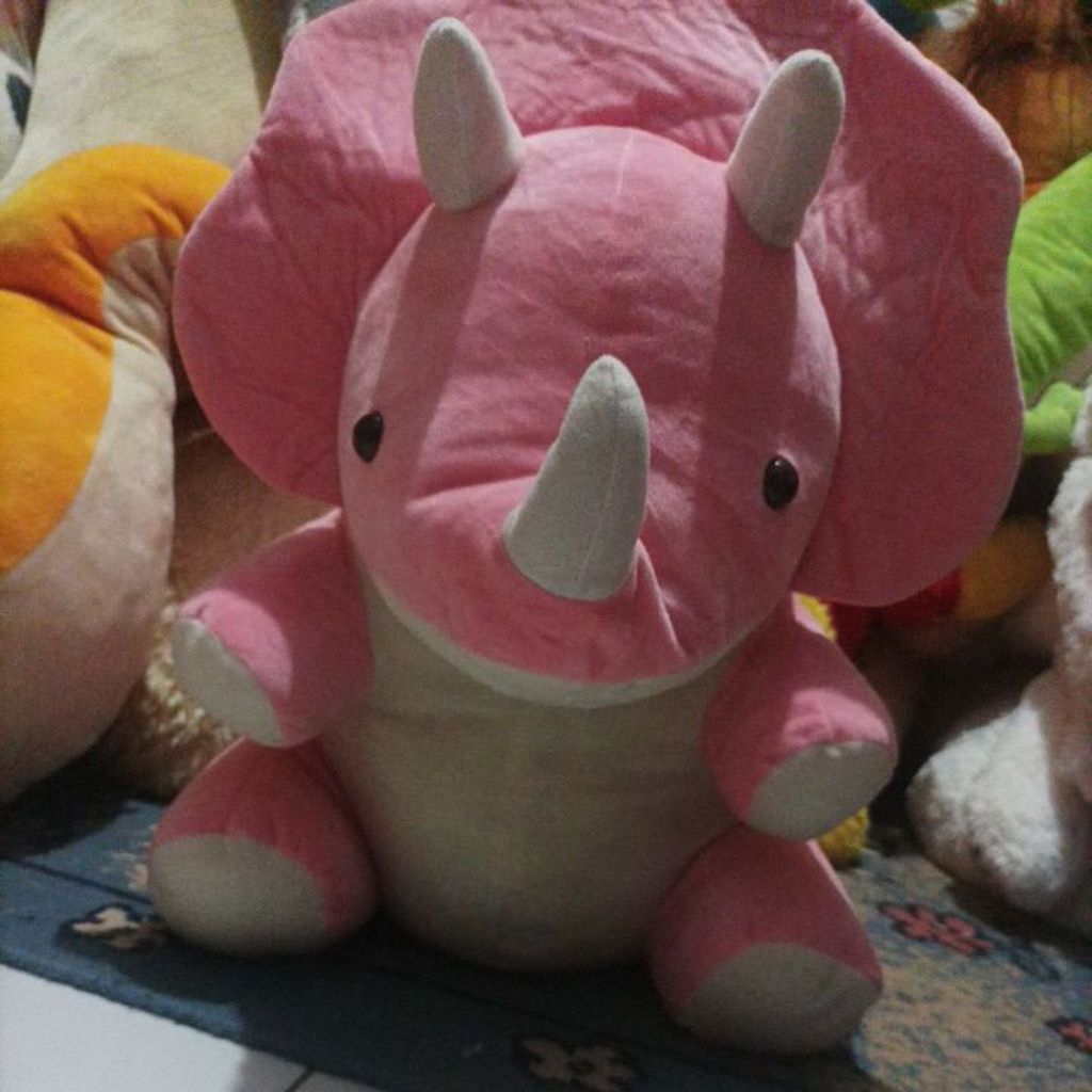 boneka dino badak bercula