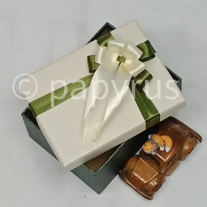 

PAPYRUS Kombinasi 15x20 Tinggi 5cm Kotak Kado Gift Box Hardbox Hampers V3