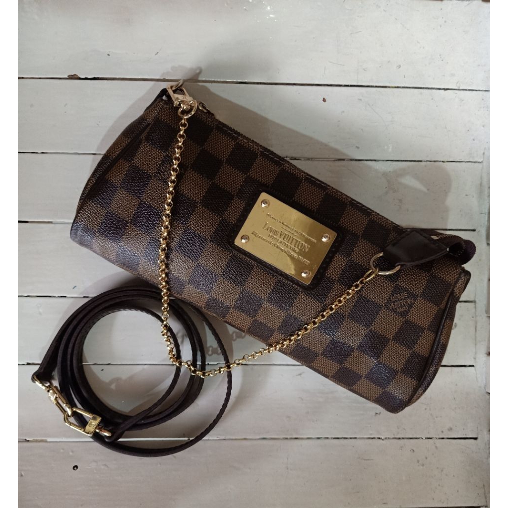 LV Eva Clutch Damier 2011 Preloved
