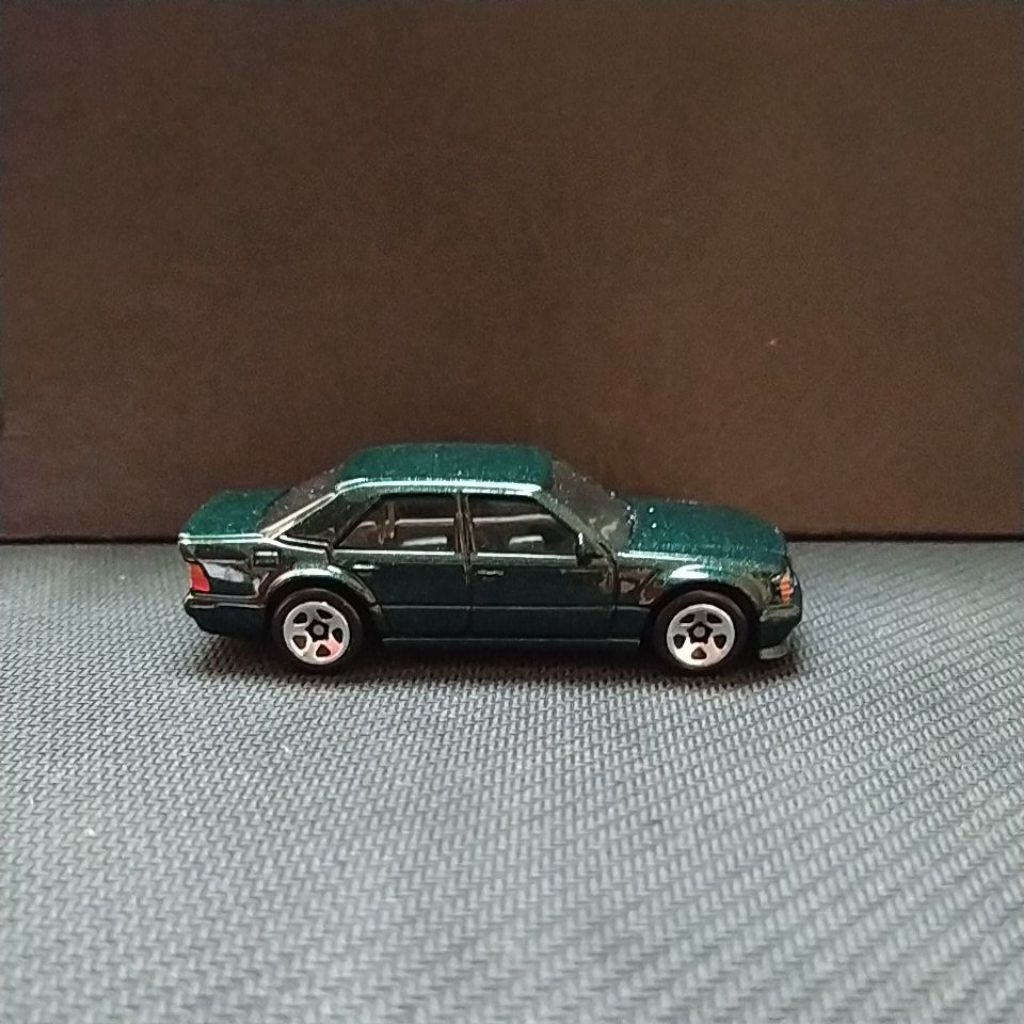Diecast Loose Hot Wheels Mercedes-Benz 500 E Hijau
