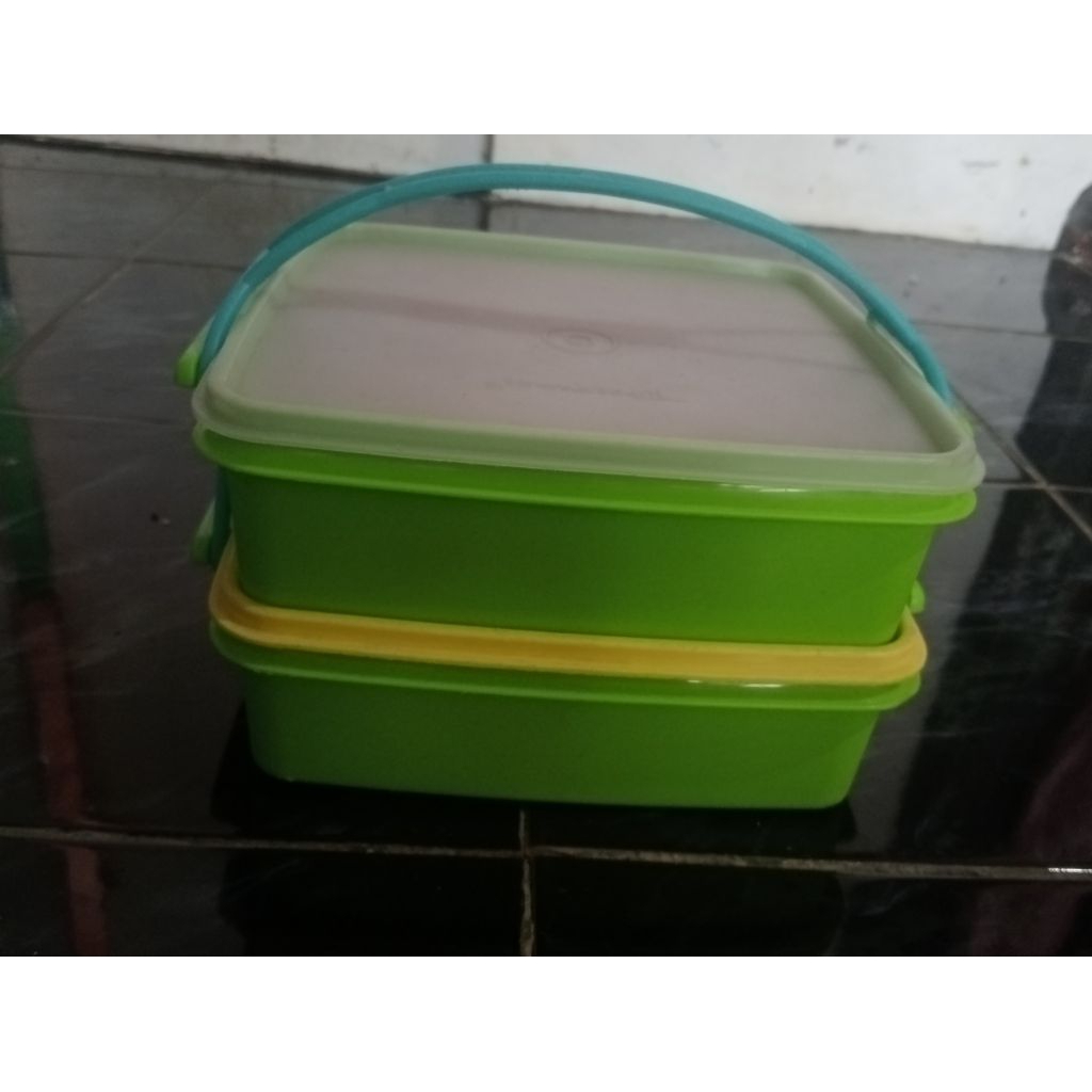 Rantang jumbo ukuran 2L Tupperware SECOND
