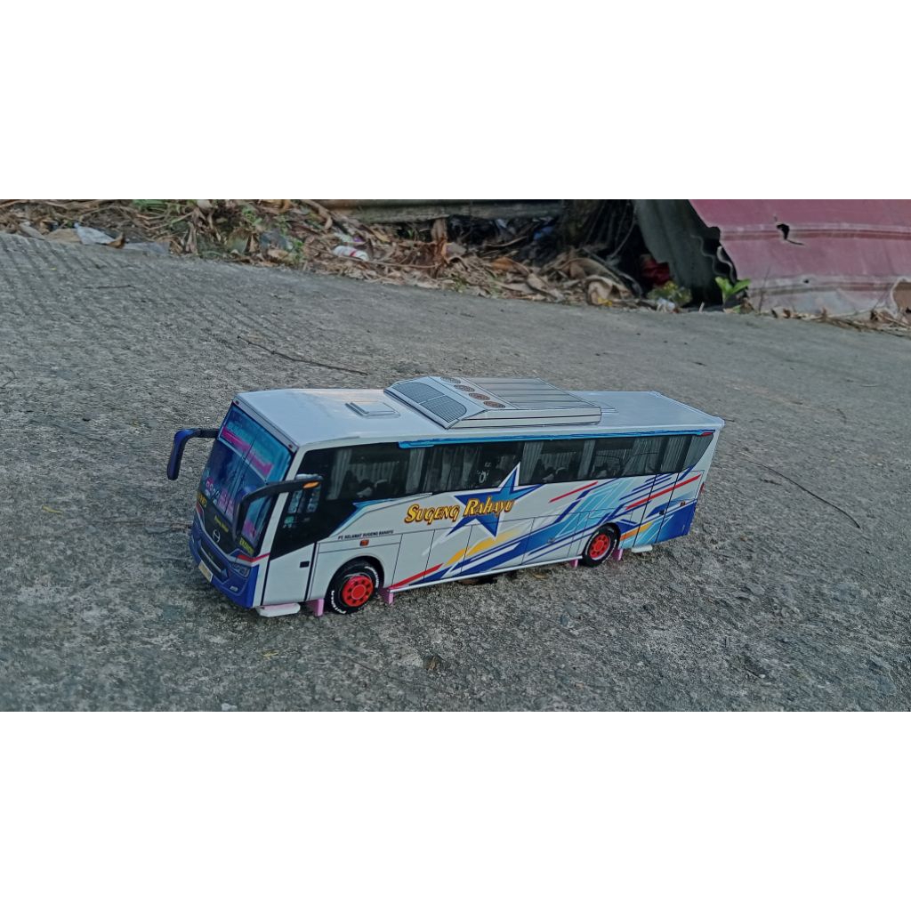 PAPERCRAFT BUS SUGENG RAHAYU