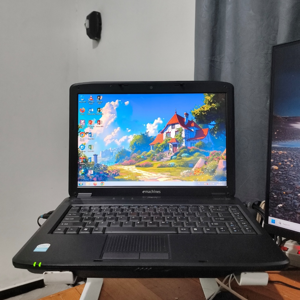 Laptop eMachines D720 Windows 7 Ultimate 64 bit Office 2013  + FOXIT PDF PRO SSD 128GB  RAM 4 GB Sia