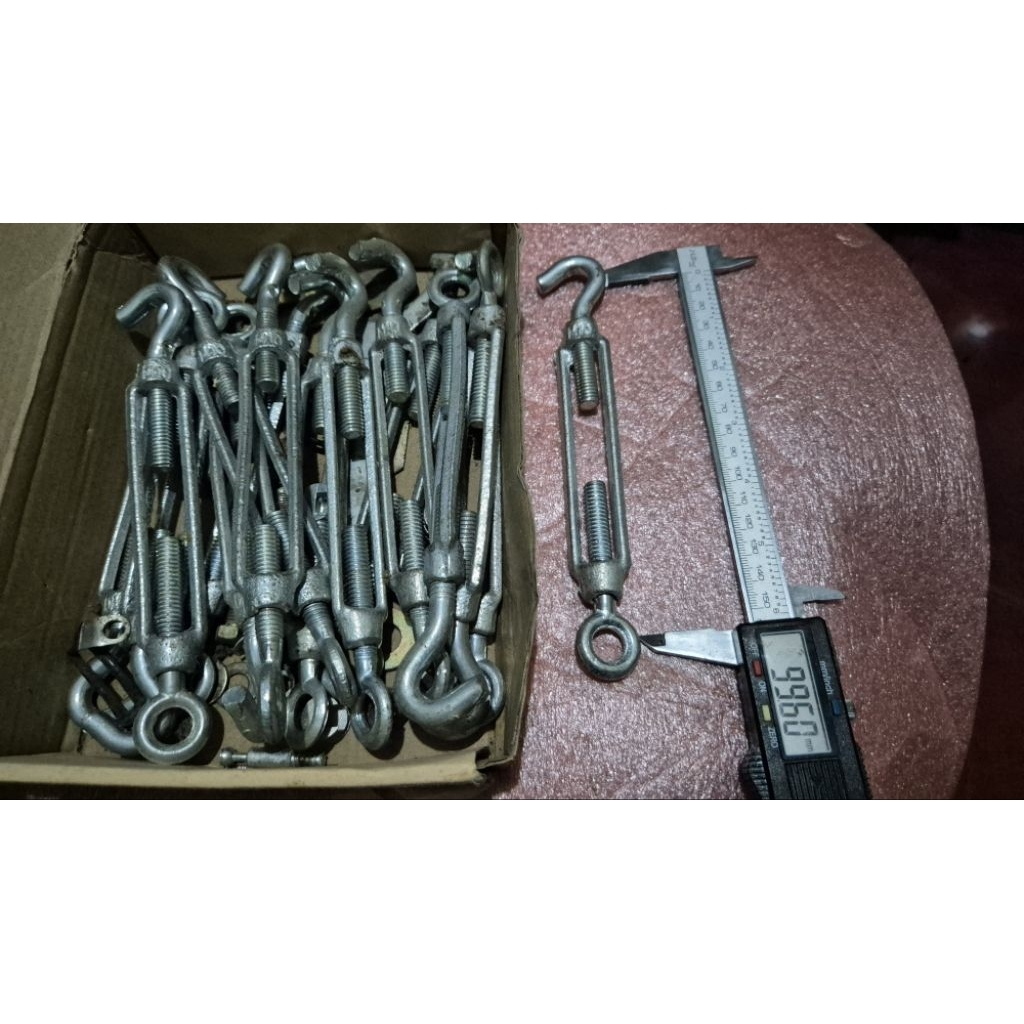 Spanscrup untuk tali seling tower triangle