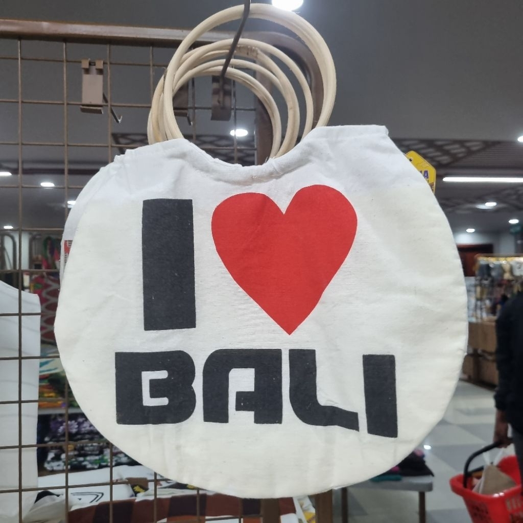 TAS ROTAN OVAL SABLON. TAS BALI. KRISNA OLEH OLEH BALI