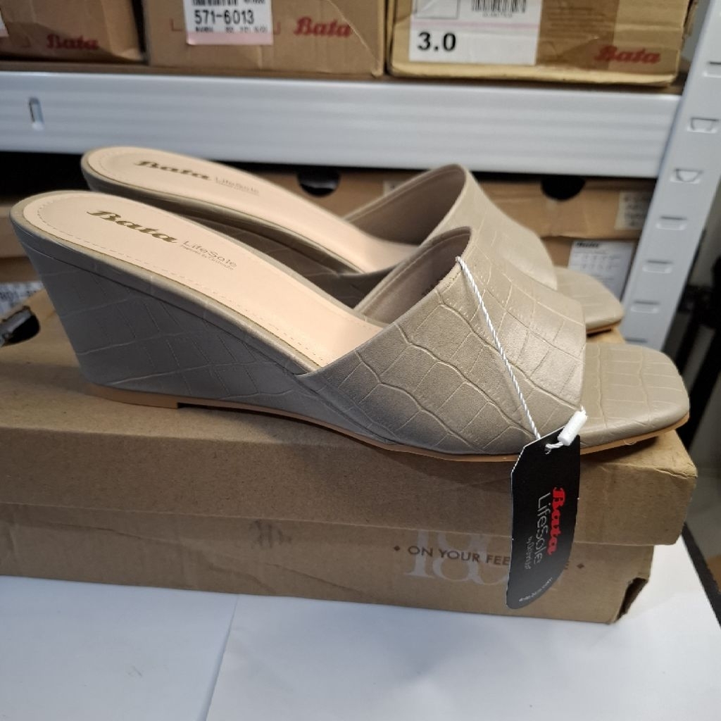 Bata Comfit RedLabel Marie Claire Sandal Sepatu Wanita Wedges Heels