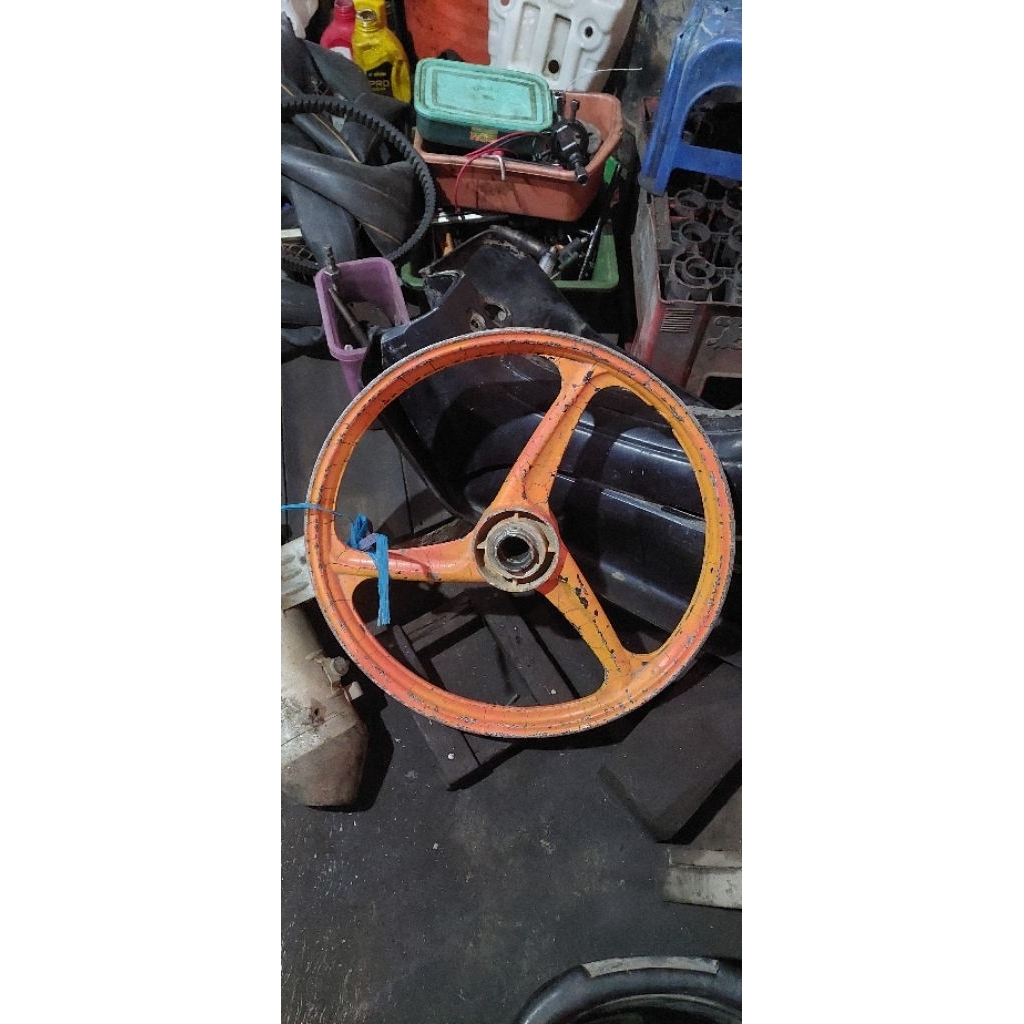 velg depan aja palang 3 model yamaha f1zr merk r tech  masih bagus siap pakai