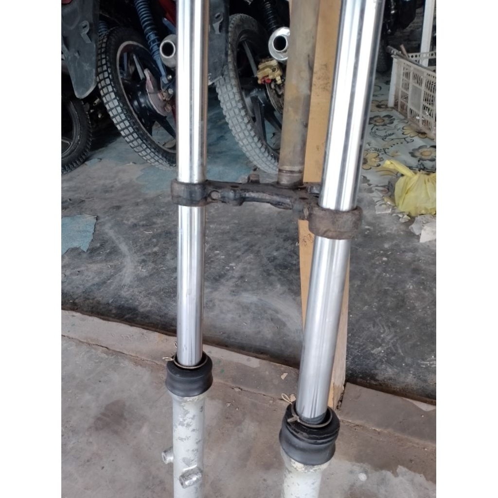 shock depan original Honda win bekas