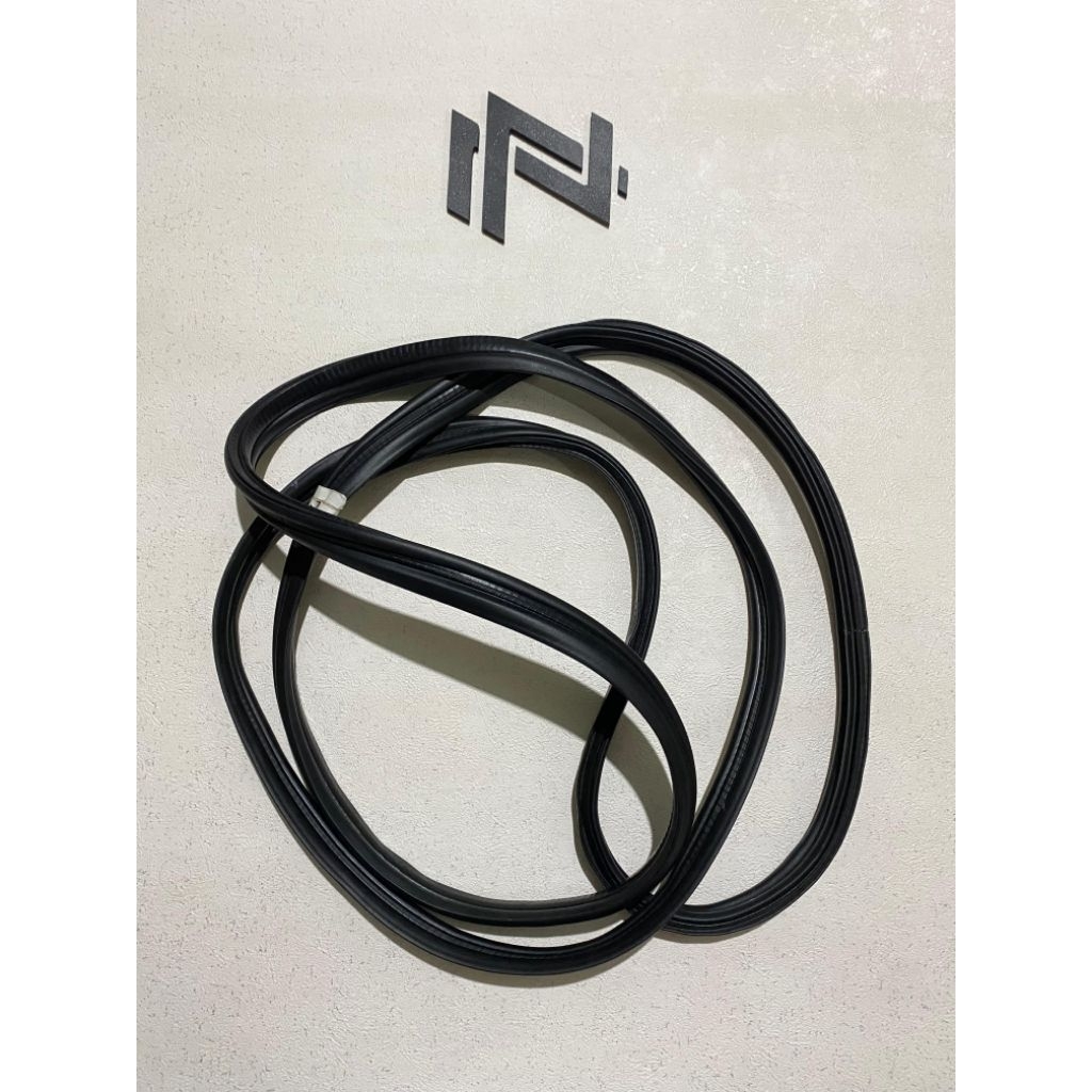 KARET BAGASI BELAKANG HYUNDAI AVEGA