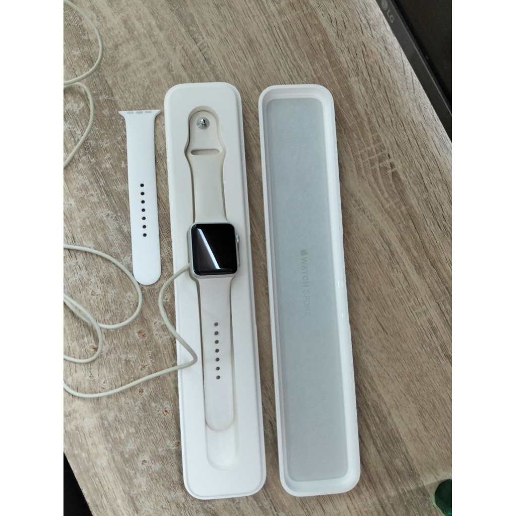 Apple watch preloved series 7000 sport aluminum 42mm warna putih