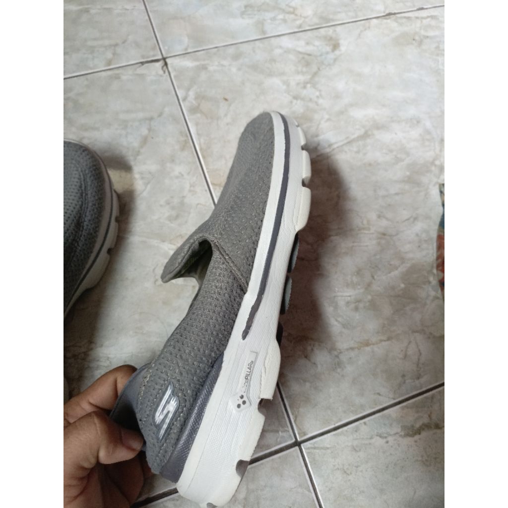 skecher slip on go walk 3