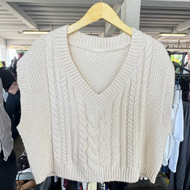 vest rajut GU / vest knit branded cardigan uniqlo