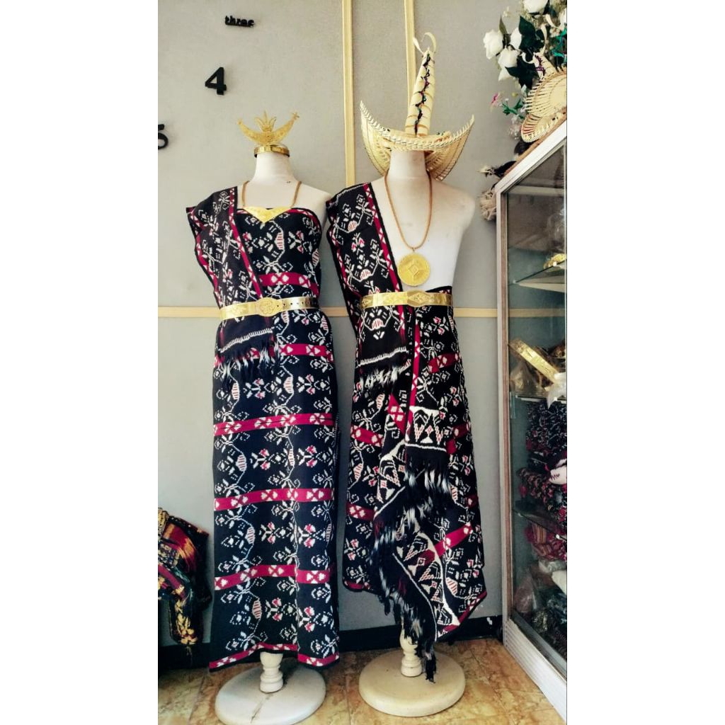 TENUN SARUNG ROTE NTT PASANGAN PRIA DAN WANITA