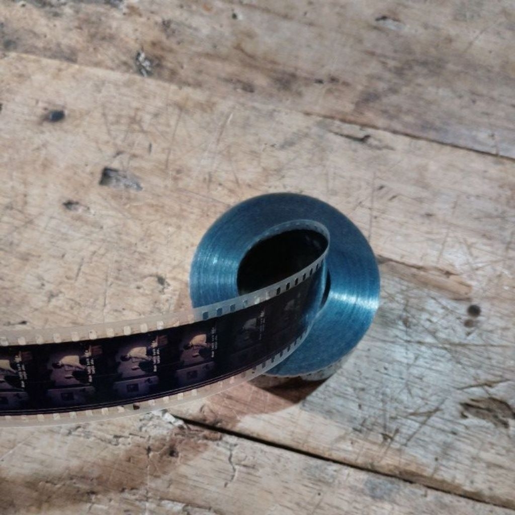 Roll film bahan sendaren Pitu Pitu