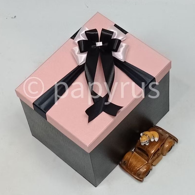

PAPYRUS Kombinasi 20x25 Tinggi 20cm Kotak Kado Gift Box Hardbox Hampers V2