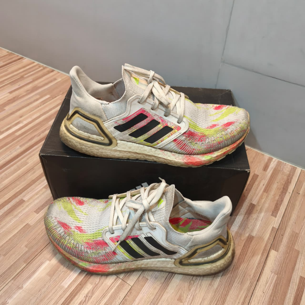 Adidas Ultraboost 20 Heatmap FW8169 Size US 9½ JP 27,5cm Kondisi masih bagus seperti di foto, belum 