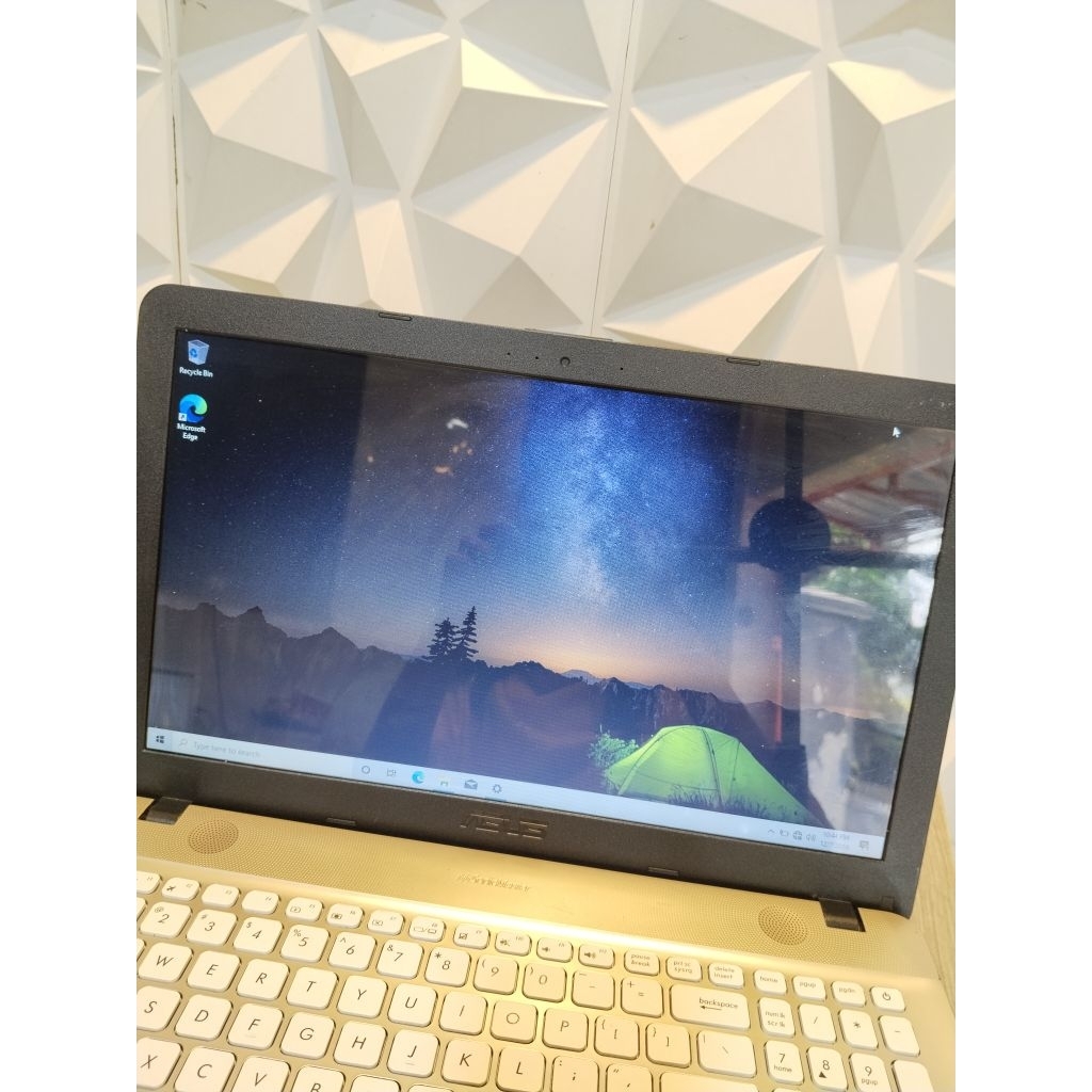 LCD LED 15,6 INC SLIM 30 PIN  KUPING ATAS BAWAH ORI BEKAS  COPOTAN LAPTOP